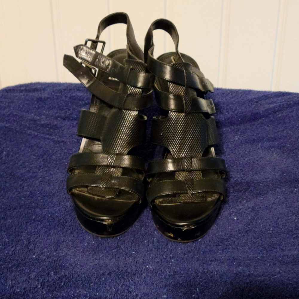 Gianna Bini leather gladiator wedges
